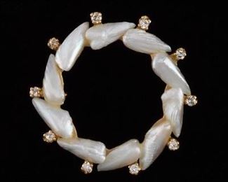 Ladies Gold, Pearl and Diamond Circle Pin Brooch 