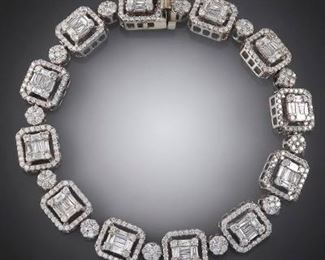 Ladies Impressive Hollywood Regency Style Gold and Diamond Bracelet 