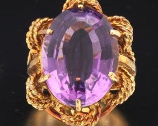 Ladies Vintage Gold and Amethyst Ring 