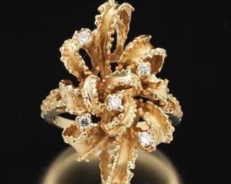 Ladies Vintage Gold and Diamond Ribbons Ring 