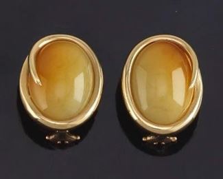 Ladies Vintage Pair of Gold and Amber Russet Jade Earrings 