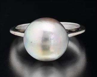 Minimalist Gold and Pearl Ring 