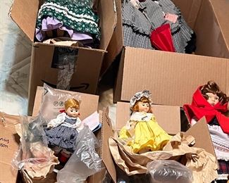 Vintage 80s/90s dolls in great condition with stands