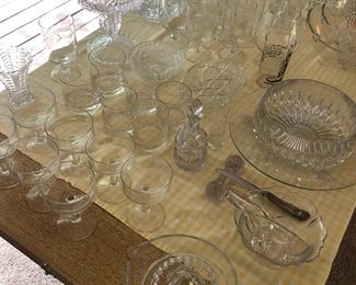 Various glass items - barware set, etc.
