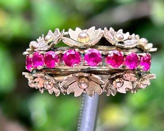 14k gold art deco flower ring size 6.