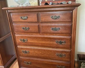 There are 2 dressers and 2 bedside tables with this set from Thomasville