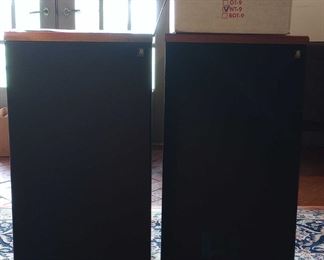 Set Of Two Acoustic Research Floor Speakers Speaker Stands