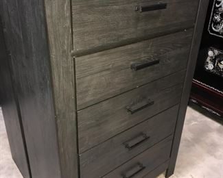 pair of chests of drawers