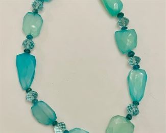 Turquoise-colored necklace from the cruise and beachwear jewelry collection