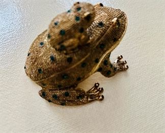 Encrusted frog trinket box (closed)