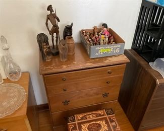 SMALL WOOD COLLECTIBLES 