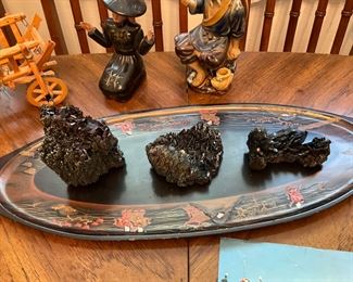 VERY UNUSUAL ROCKS. PURPLE IN COLO. ANY IDEA ?