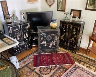 WONDERFUL BLACK LACQUER CHINESE LOOKING FURNITURE 