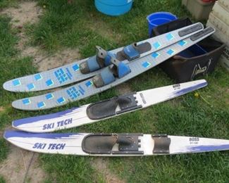 pair of skis