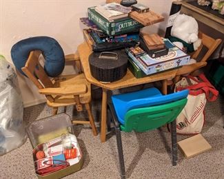 1940s kids table and chairs, 2 plastic kids chairs, games