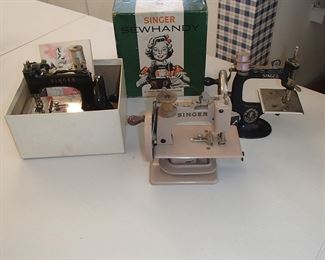 Four children's Singer sewing machines (one in original box) 