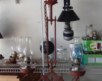 Hanging double oil lamp