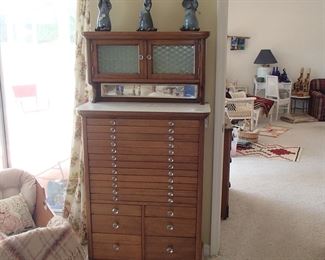 Dental cabinet in excellent condition 