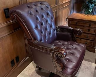 50% OFF on Saturday Executive Leather Swivel, adjustable Office Chair made by AICO Michael Amini