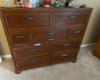 CHEST OF DRAWERS