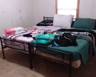 3 twin beds incudes mattress & bedding