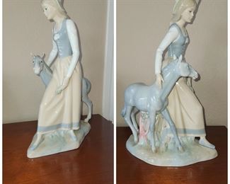 Zaphir # 584 Feeding My Colt, Lladro’s Zaphir line which ended in 1982.Measures 16.5 inches tall by 10.5 inches wide
