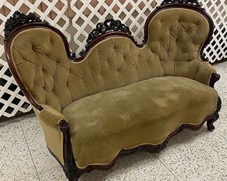 Beautiful Rosewood Rococo Victorian Sofa