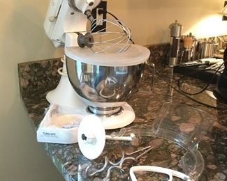 Kitchen Aid White Mixer 300 W w/ Accessoreis