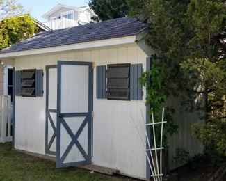 Shed! Approximately 8' x 12'.