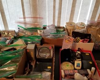 Costume jewelery, razor, clippers