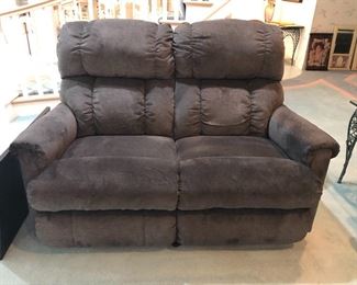 SECOND RECLINING ELECTRIC LOVESEAT