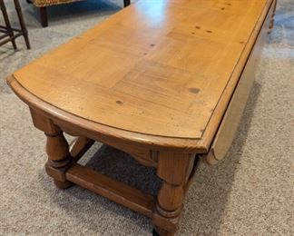 Drop leaf coffee table 
Wood
$150