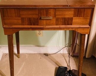 Mid-Century Model 660 Singer Sewing Machine and Cabinet.