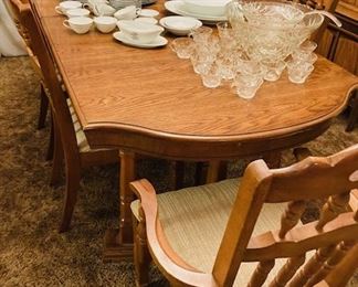 Mid Century Oak Formal Dining Room Table with 2 Arm Chairs and 4 Side Chairs. 76" Total Length w/Leaf. Great Condition!