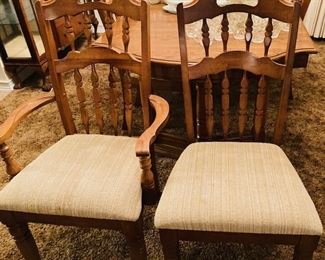 Mid Century Oak Formal Dining Room Table with 2 Arm Chairs and 4 Side Chairs. 76" Total Length w/Leaf. Great Condition!