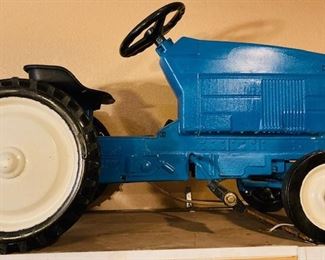 Vintage Cast Iron Peddle Tractor.