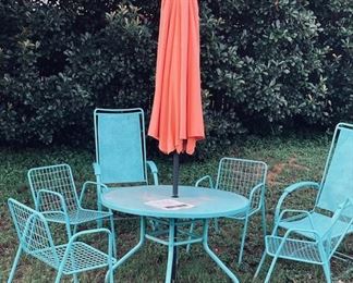 Vintage Patio Set w/Umbrella.