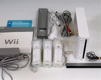 Wii Game Console, Controllers and Sound Bar