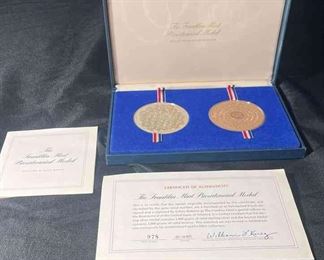 P005 The Franklin Mint Bicentennial Medals And Key