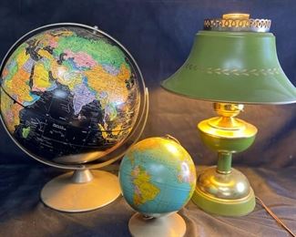R006 Vintage Lamps And Globes