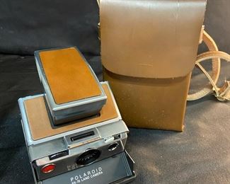 R018 Vintage Polaroid SX70 Land Camera with Brown Leather Case
