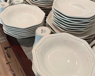 10. Better Homes and Gardens Dinnerware
14 Dinner Plates, 16 Salad Plates, 15 Bowls &
16 Mugs