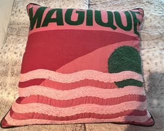 Magique Hotel Pillow