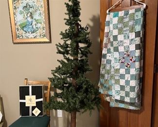 Handmade
Quilt
And holiday decorations