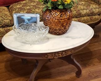 Marble top coffee table, accessories