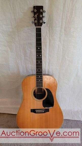 1973 MARTIN D-35 Guitar