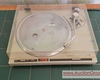 Pioneer Direct Drive Turntable PL 250.