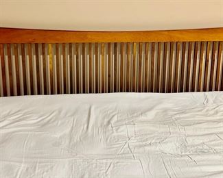 152. Stickley Mission Style King Bed (50"h)