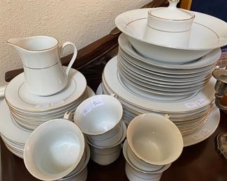 S.H.I Fine China Set, Golden Reflections