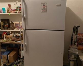 Magic Chef Refrigerator/Freezer. Will make a great beer box for the garage.